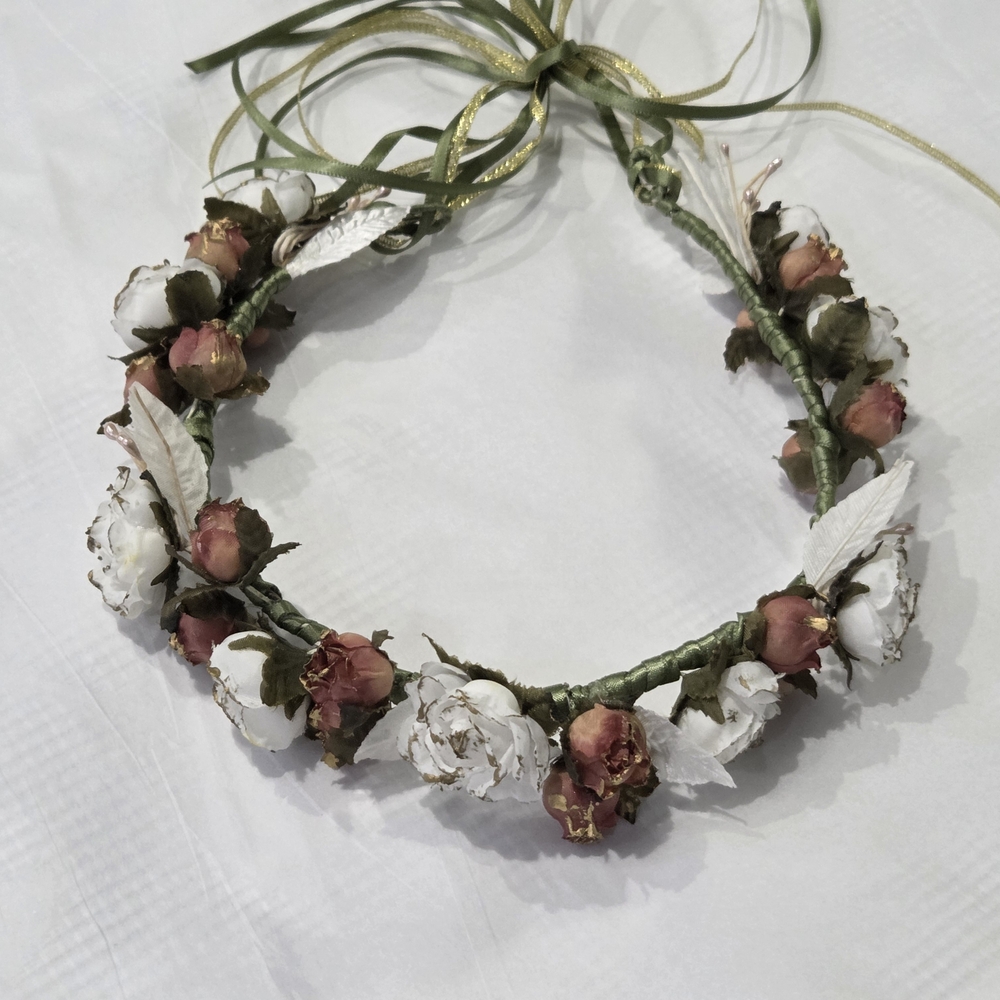 Chic Floral Hair Crown with White and Pink Blossoms